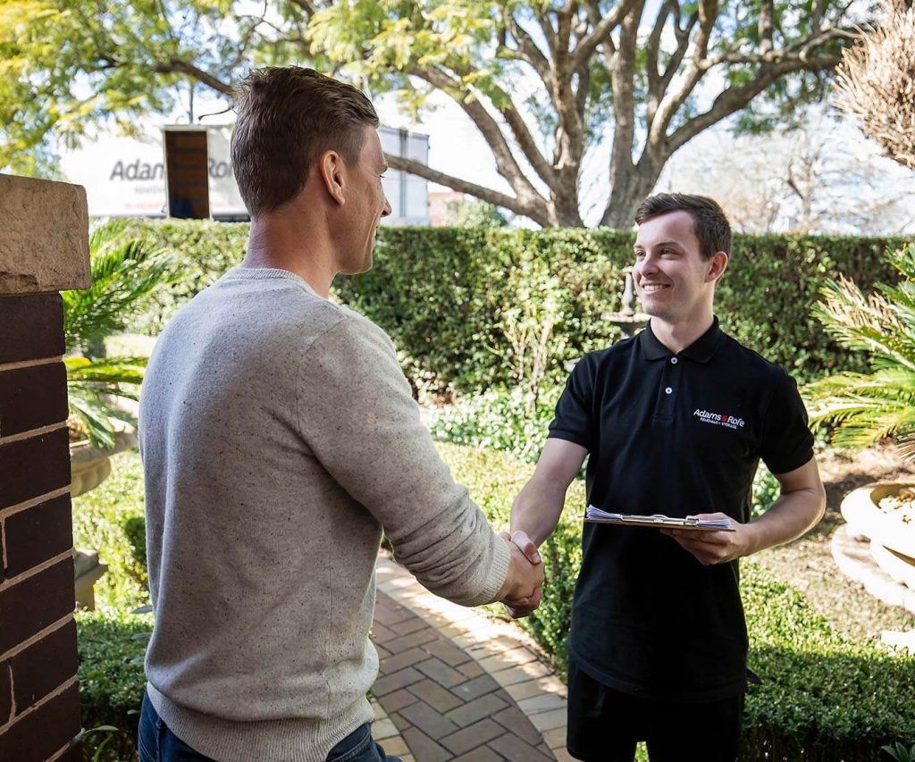 two person shaking hand